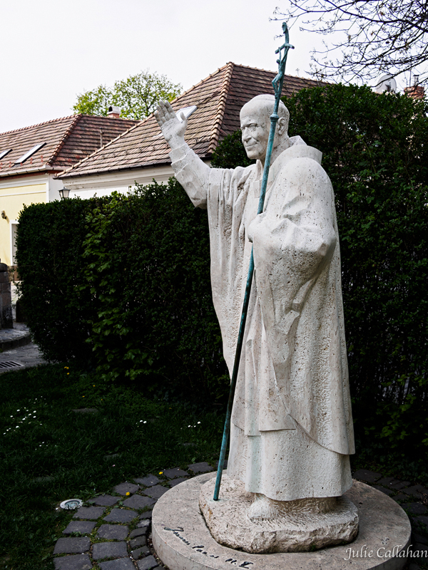 Szentendre statue to John paul the second