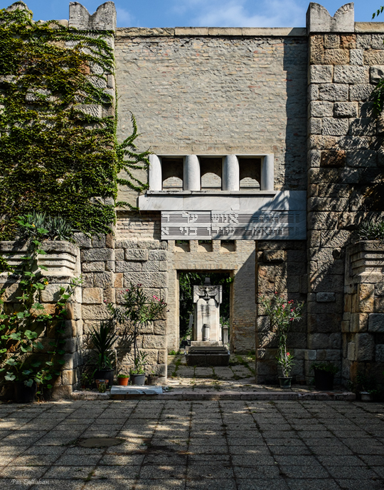 entrance Budapest jewish cemetery
