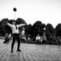 Juggler entertaining at Belleville parc in paris
