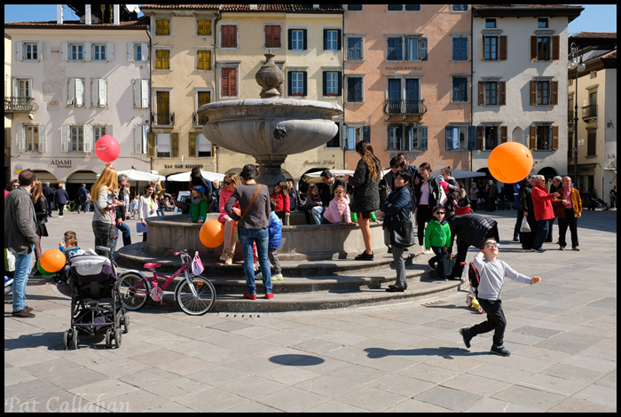 Udine-Families at the Square